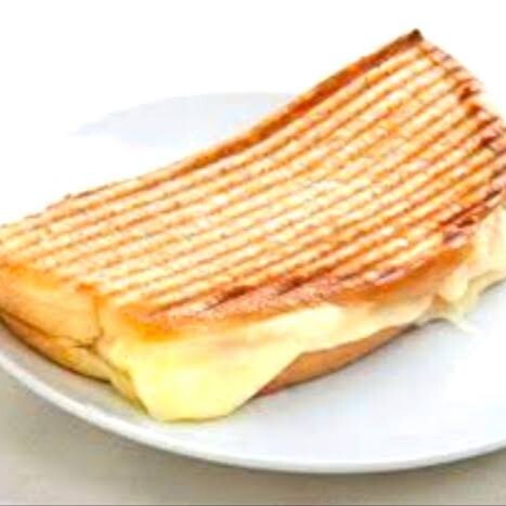 Yarım Ekmek Kaşarlı Tost
