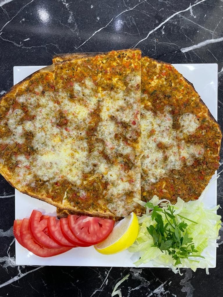 Kaşarlı Lahmacun