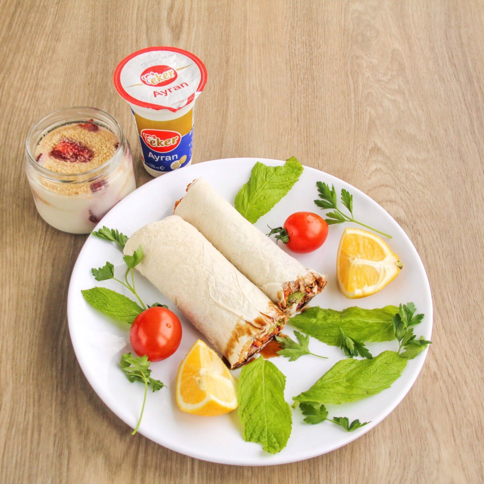 Çiğköfte (100 gr)+ (270 ml) Ayran