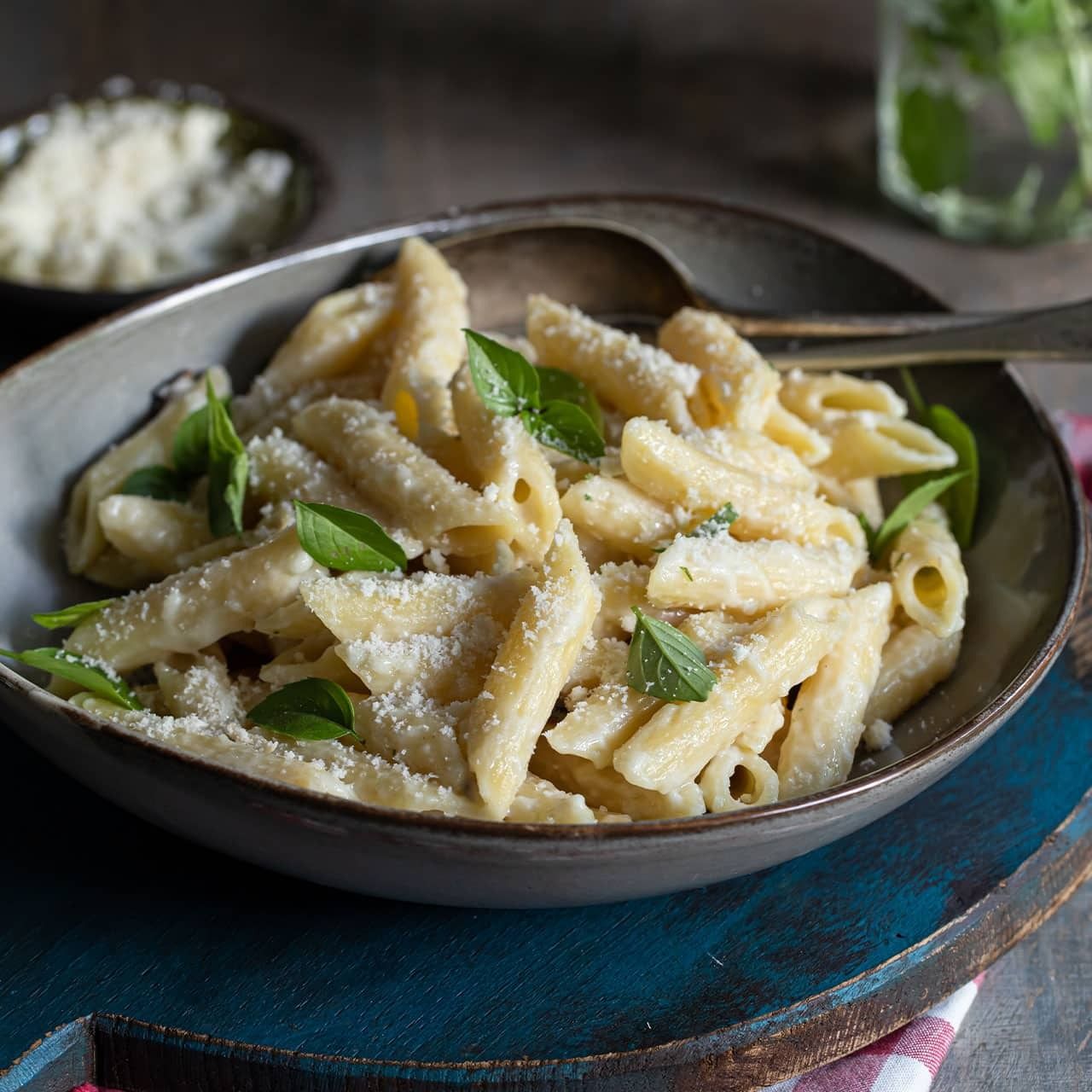 Sosisli soslu mantarlı penne Makarna
