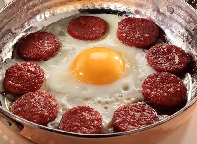 Sucuklu Yumurta