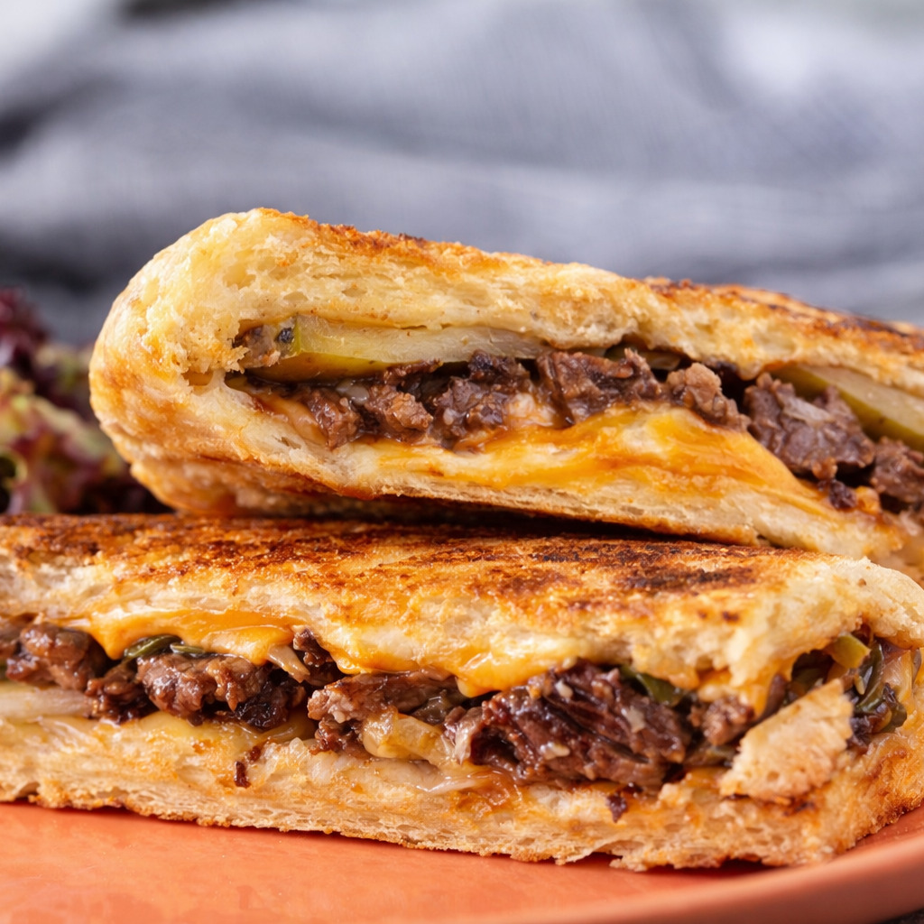 Yarım Ekmek Kavurmalı Tost