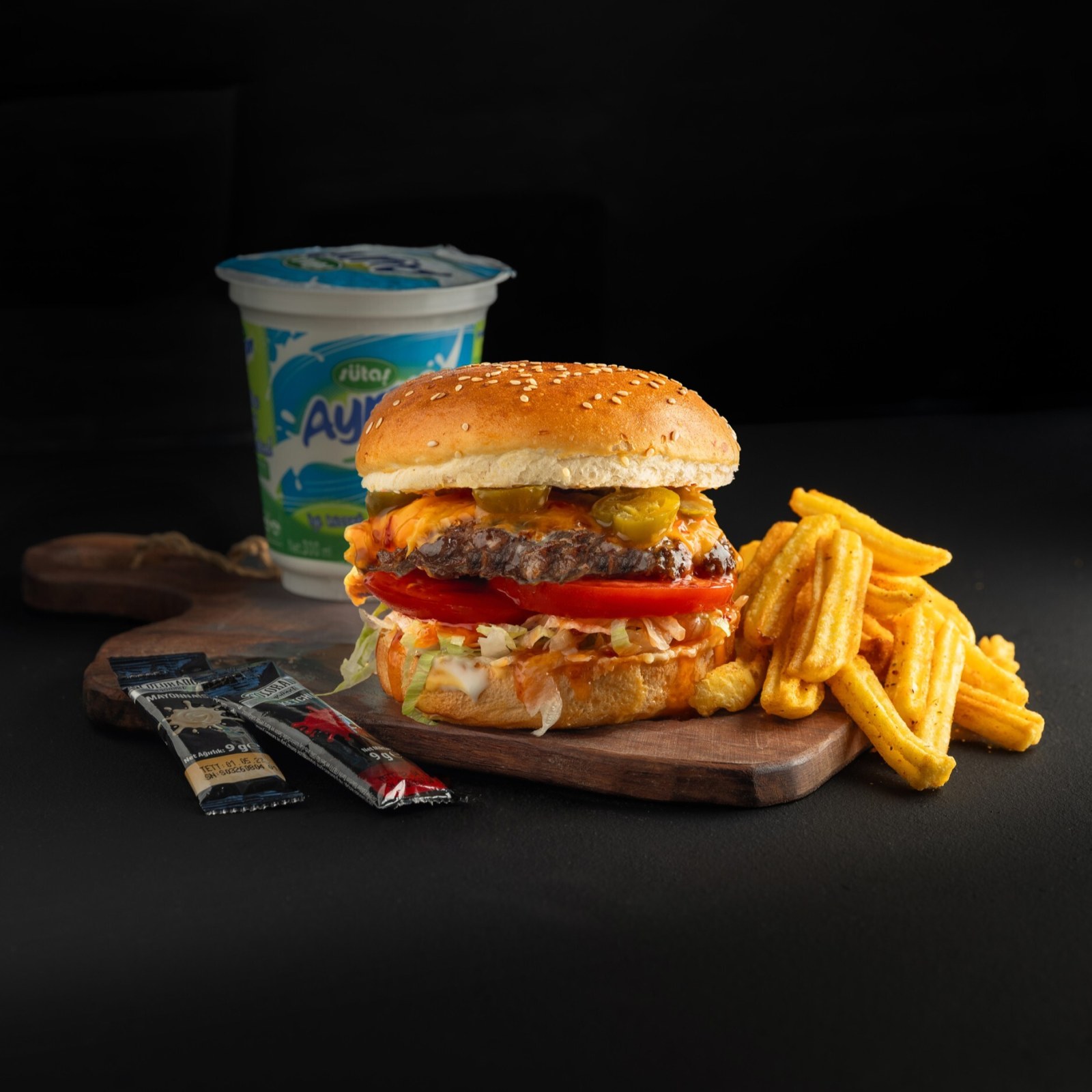 Sweet Chili & Cheddar Fire Burger Menü