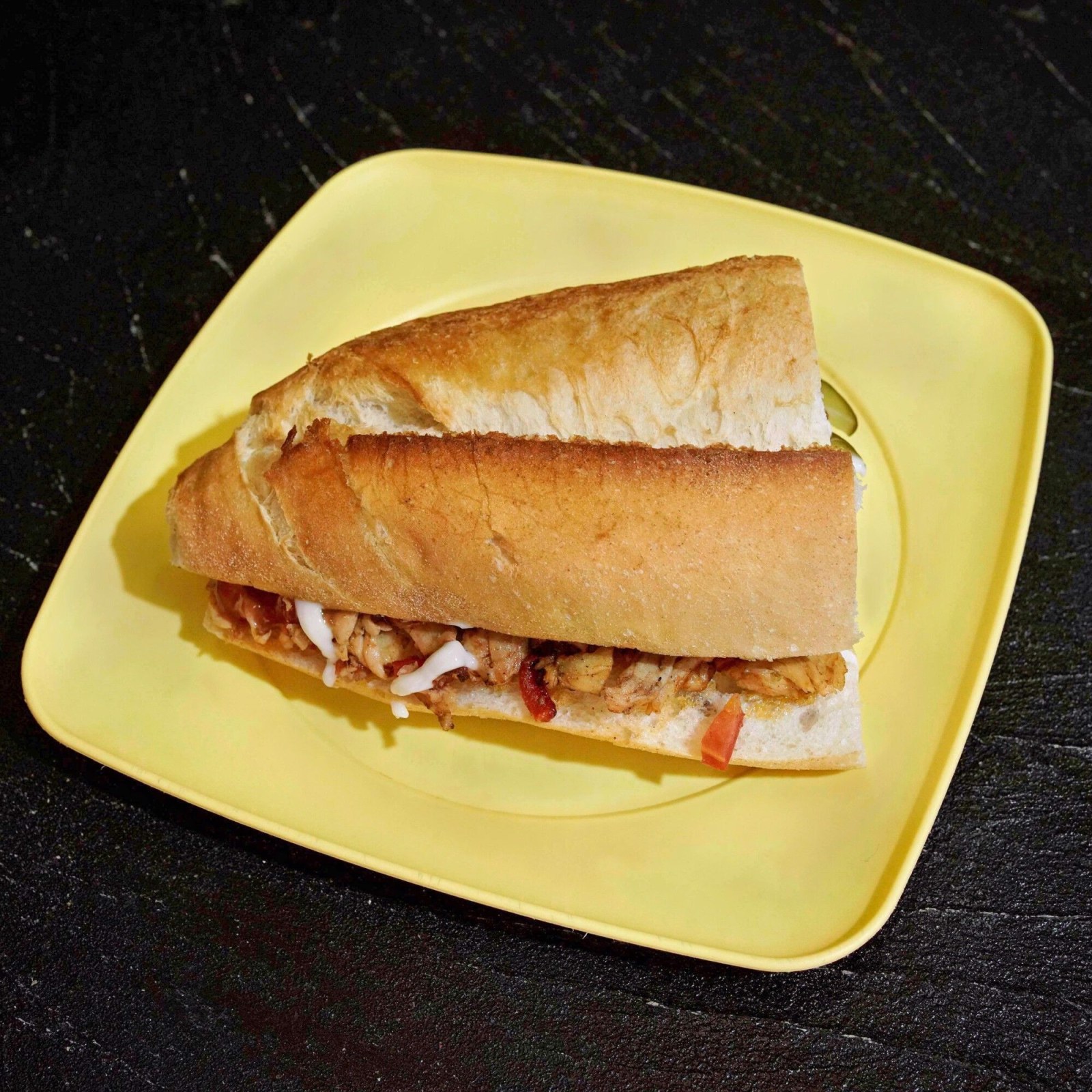 Yarım Ekmek Arası Kaşarlı Tavuk Döner (100 gr)
