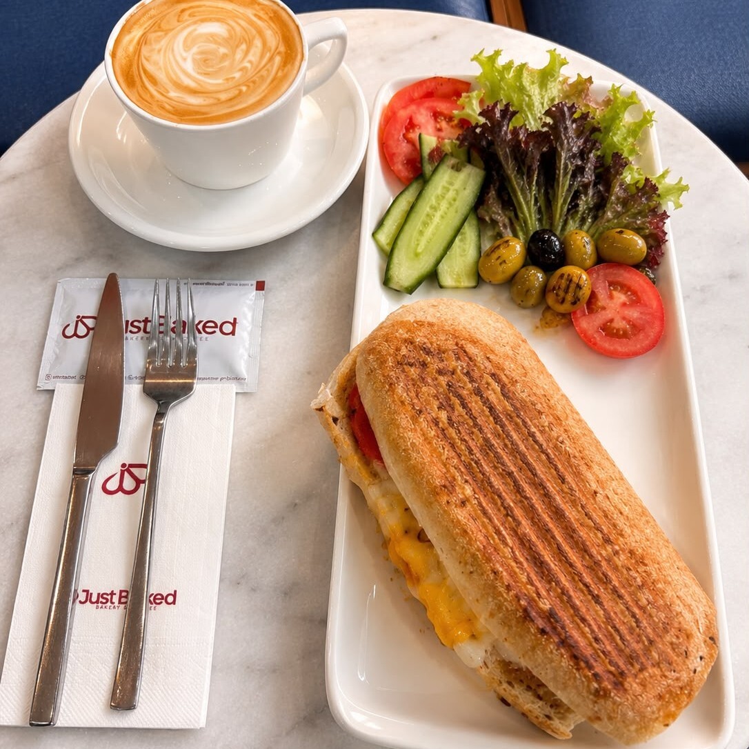 Acılı Üç Peynirli Tost