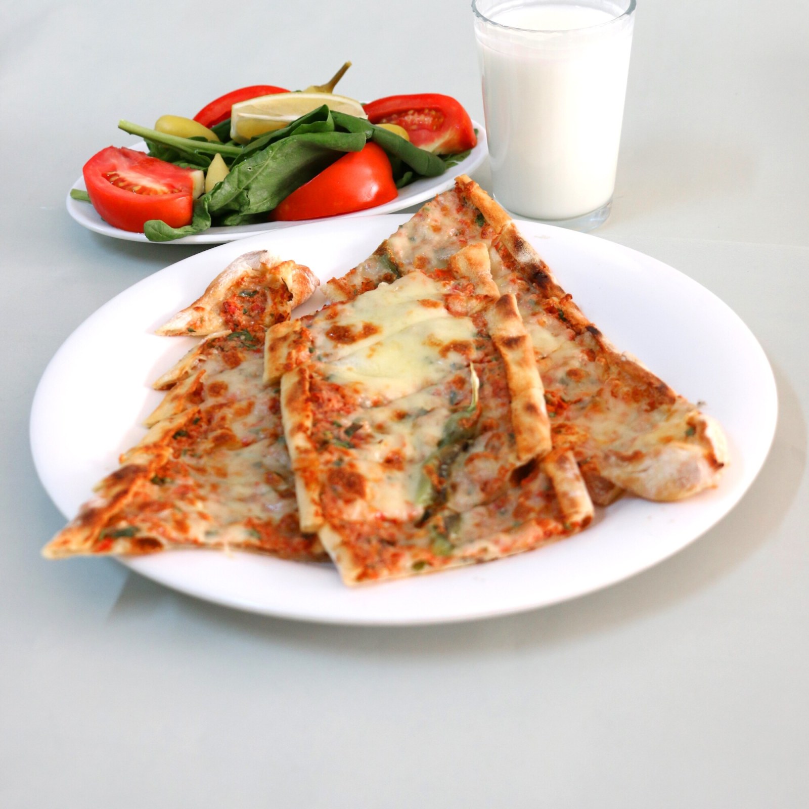 Kıymalı Kaşarlı Pide Menü