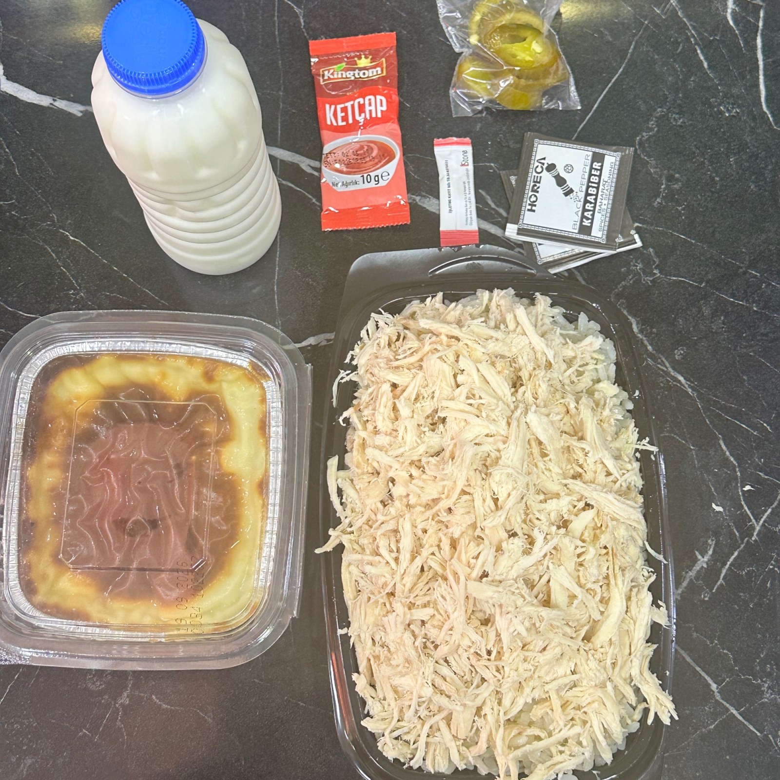 Tavuklu Pilav 1.5 Porsiyon + Açık Ayran + Sütlaç
