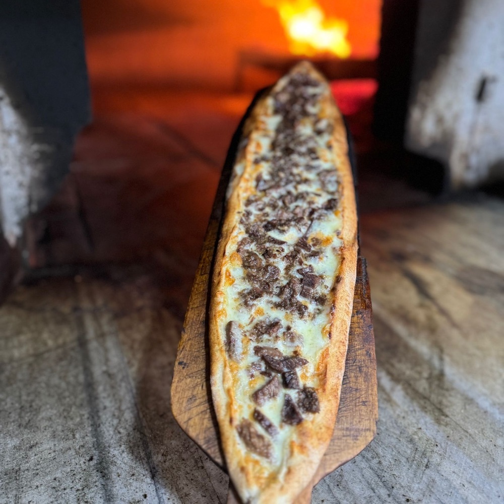 Kavurma Kaşarlı Pide