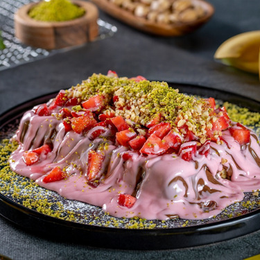 Çilek Soslu Waffle