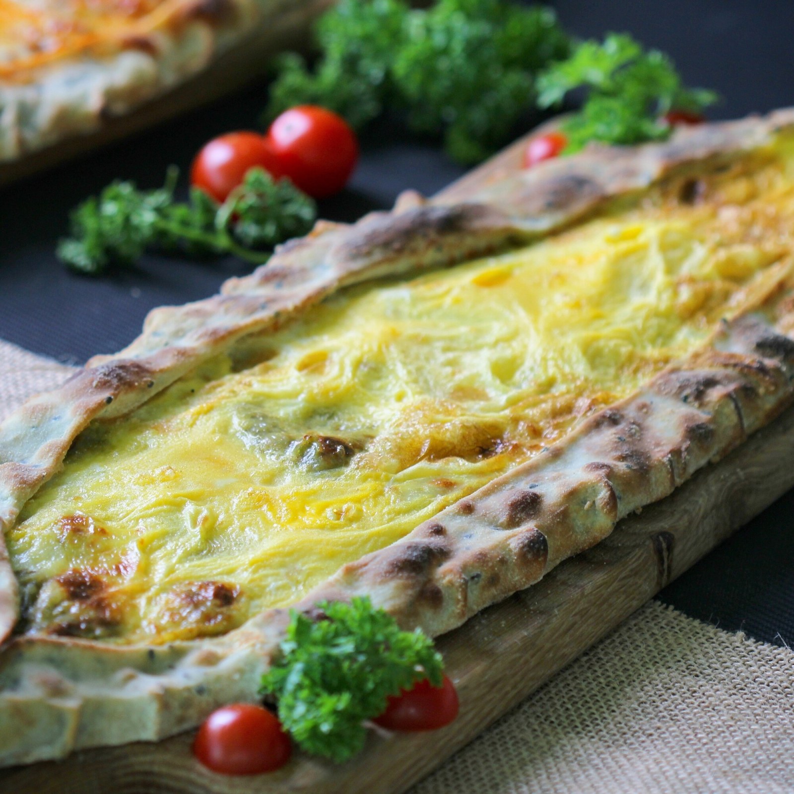 Kıymalı Yumurta Pide