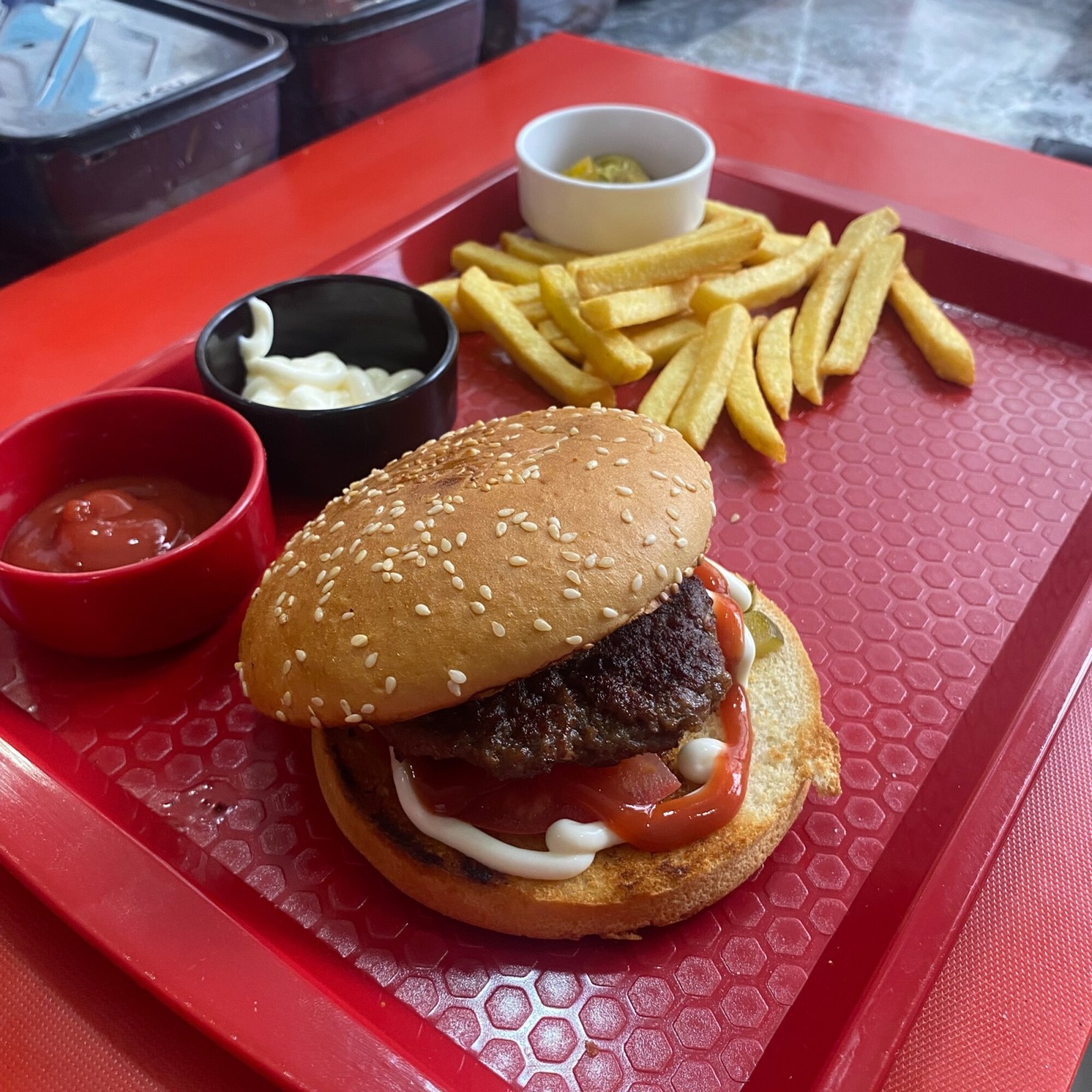 Hamburger + Patates Menü