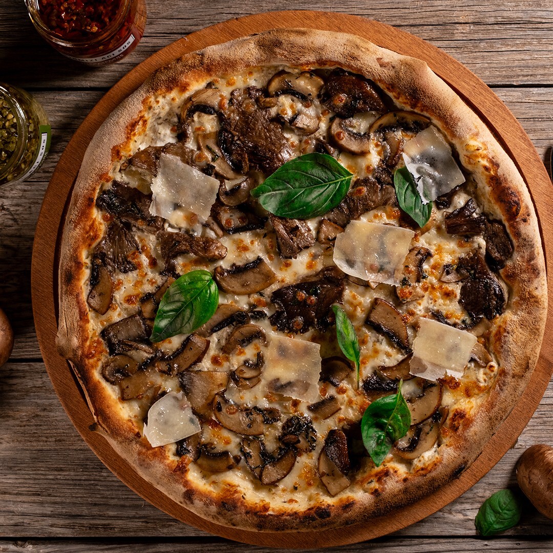 4 mantarlı pizza