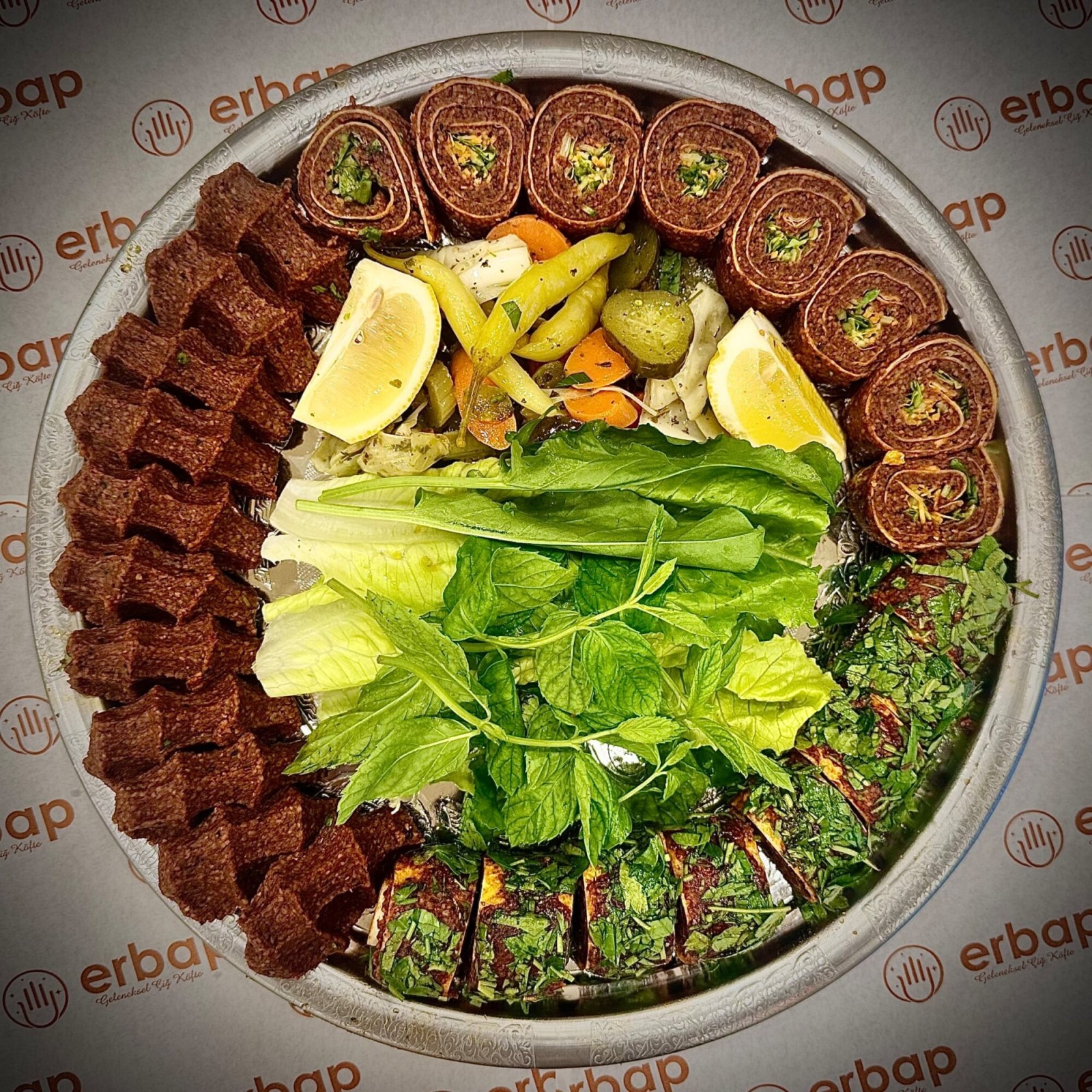 Aile Tepsisi El Yoğurması Çiğ Köfte Sıkım (750 gr)