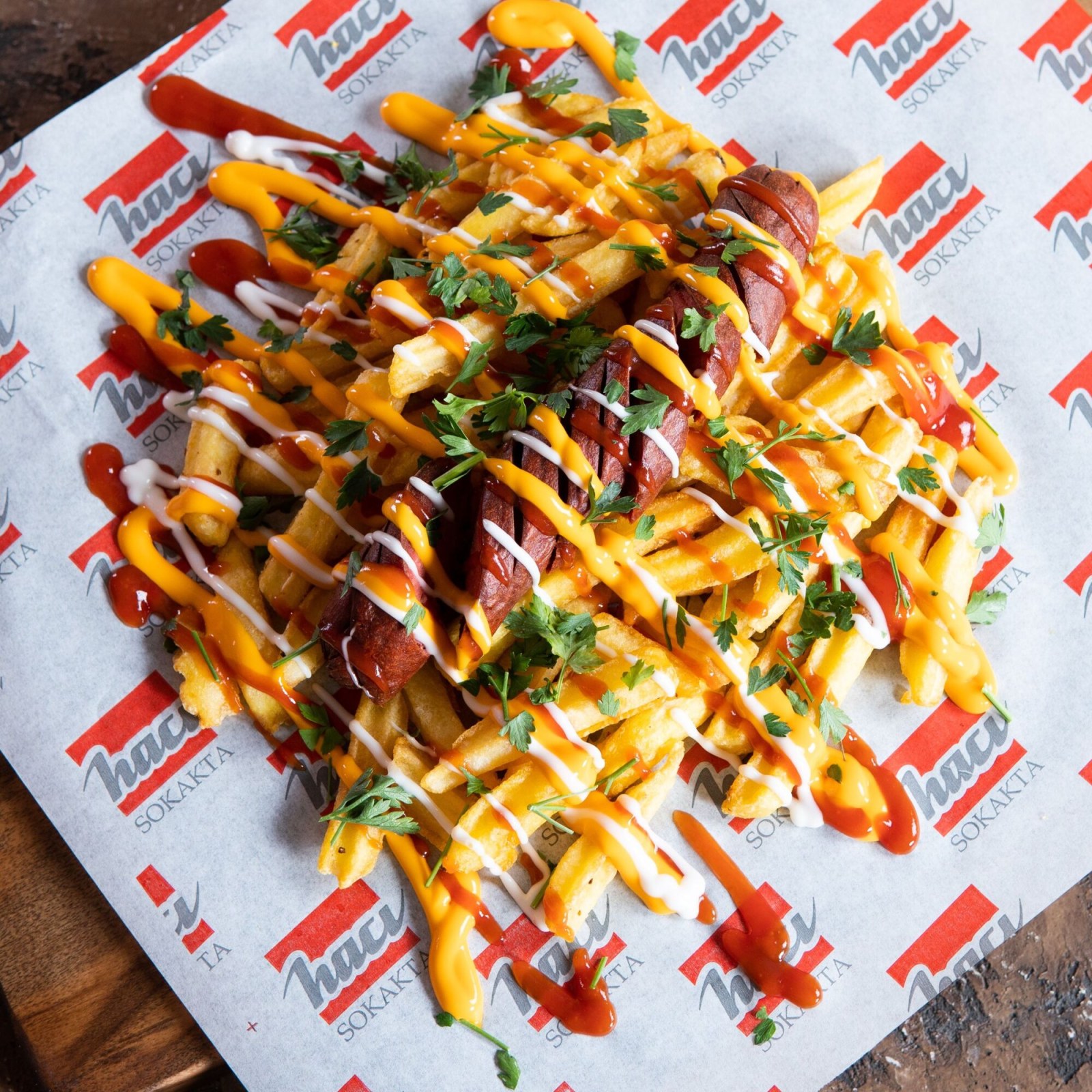 Bratwurst Sosisli Patates Kızartması