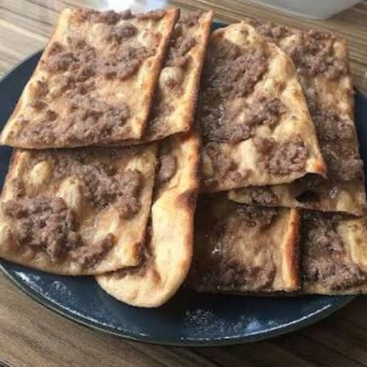 Sade Kıymalı Kaşarlı Yumurtalı Pide
