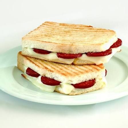 Tava Ekmeğine 3 Çeyrek Kaşarlı Tost