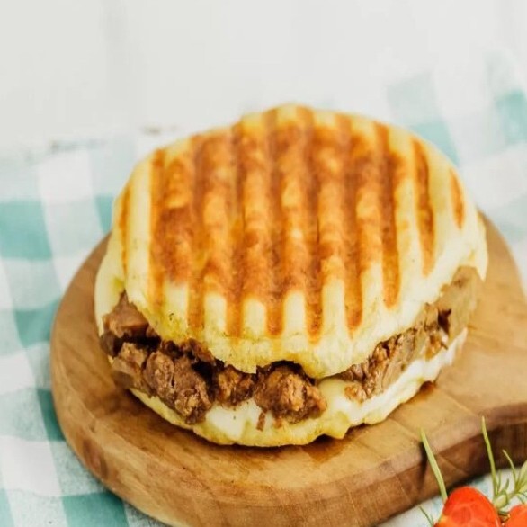 Kavurmalı Bazlama Tost
