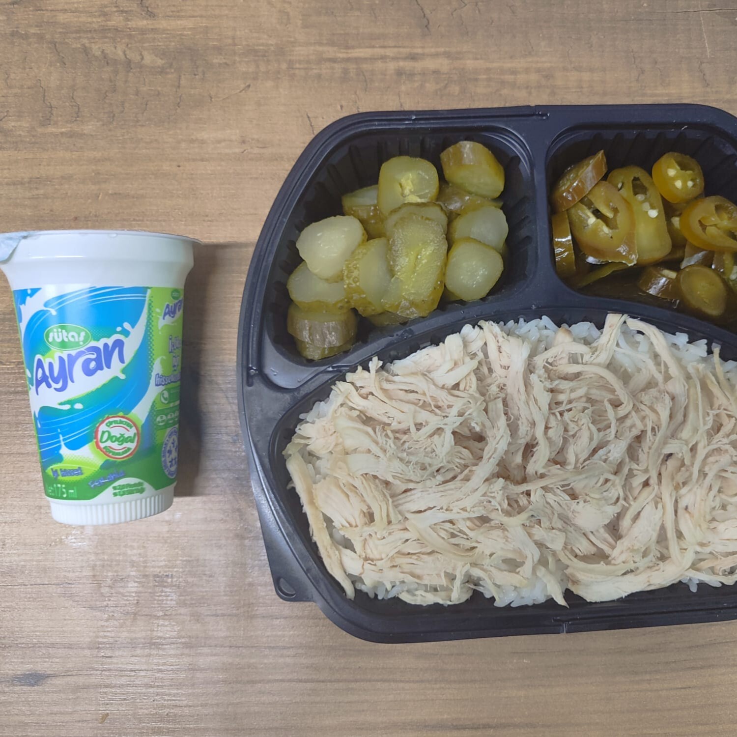 Tavuklu Pirinç Pilavı Ayran Menü
