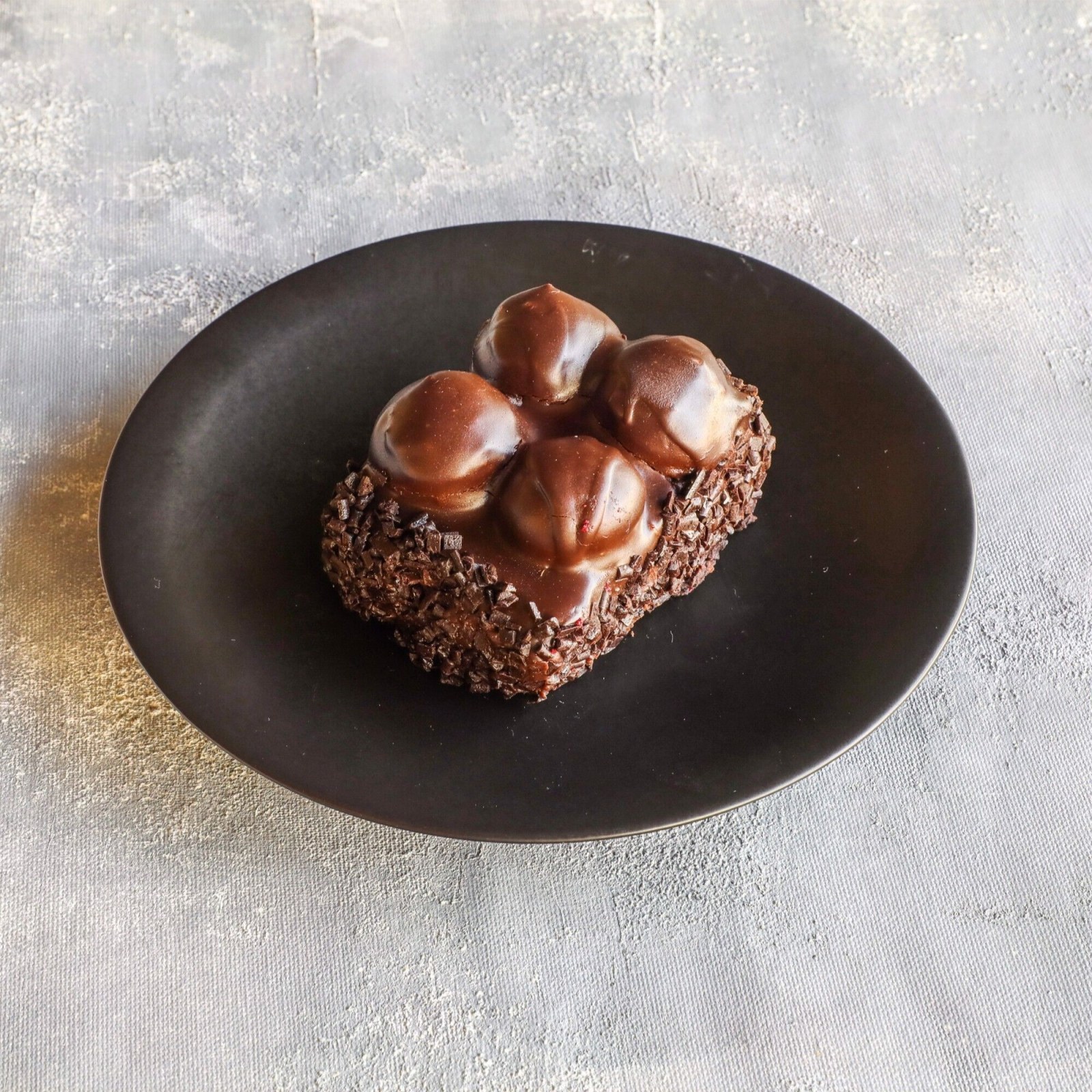 Çikolatalı Profiterolu Tek Pasta