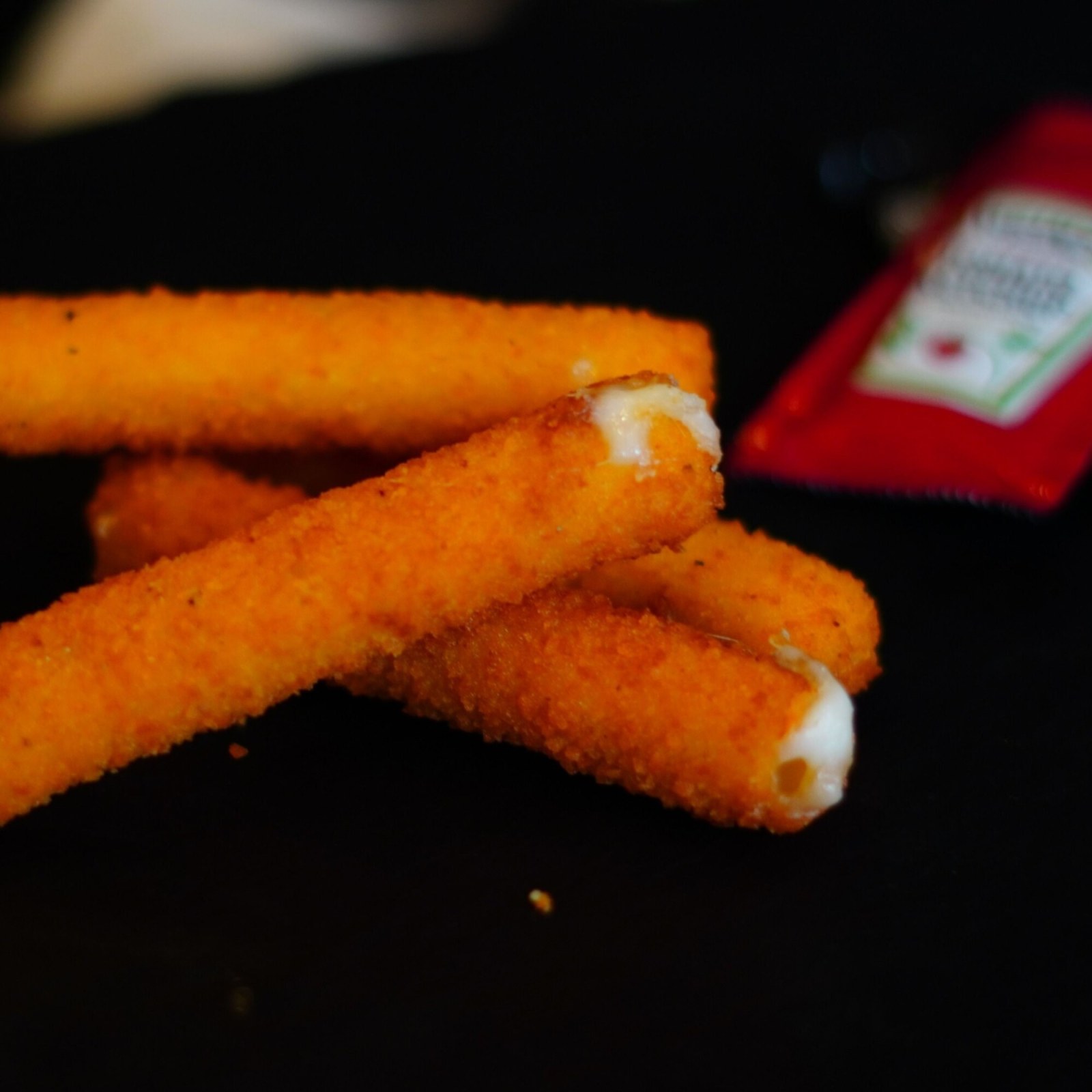 Philadelphia Mozzarella Sticks (4 Adet)
