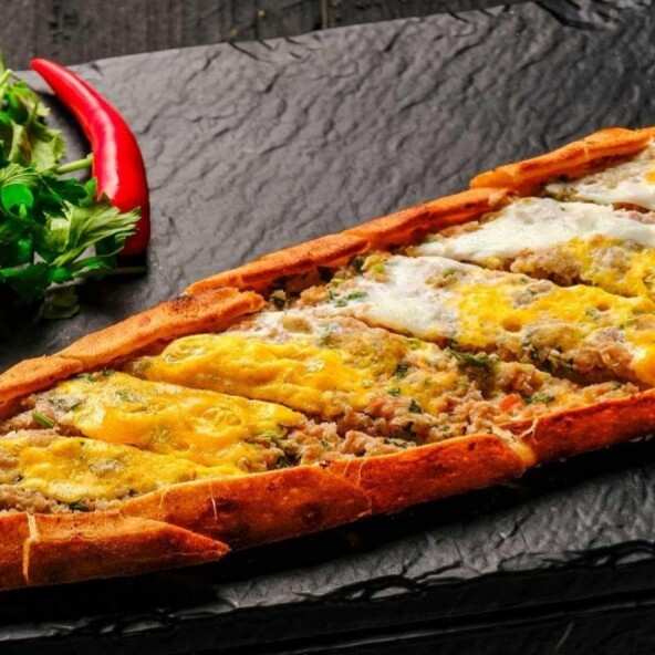 Kıymalı Kaşarlı Yumurtalı Pide
