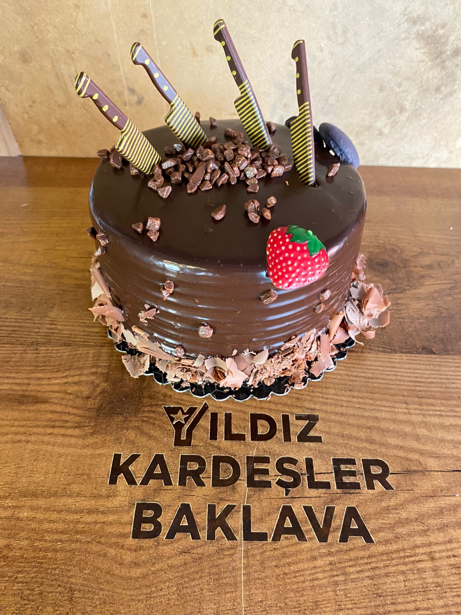 Çikolatalı Pasta (6 Kişilik)