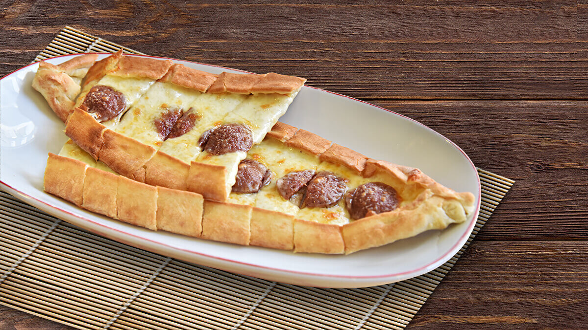 Sucuklu Kaşarlı Pide