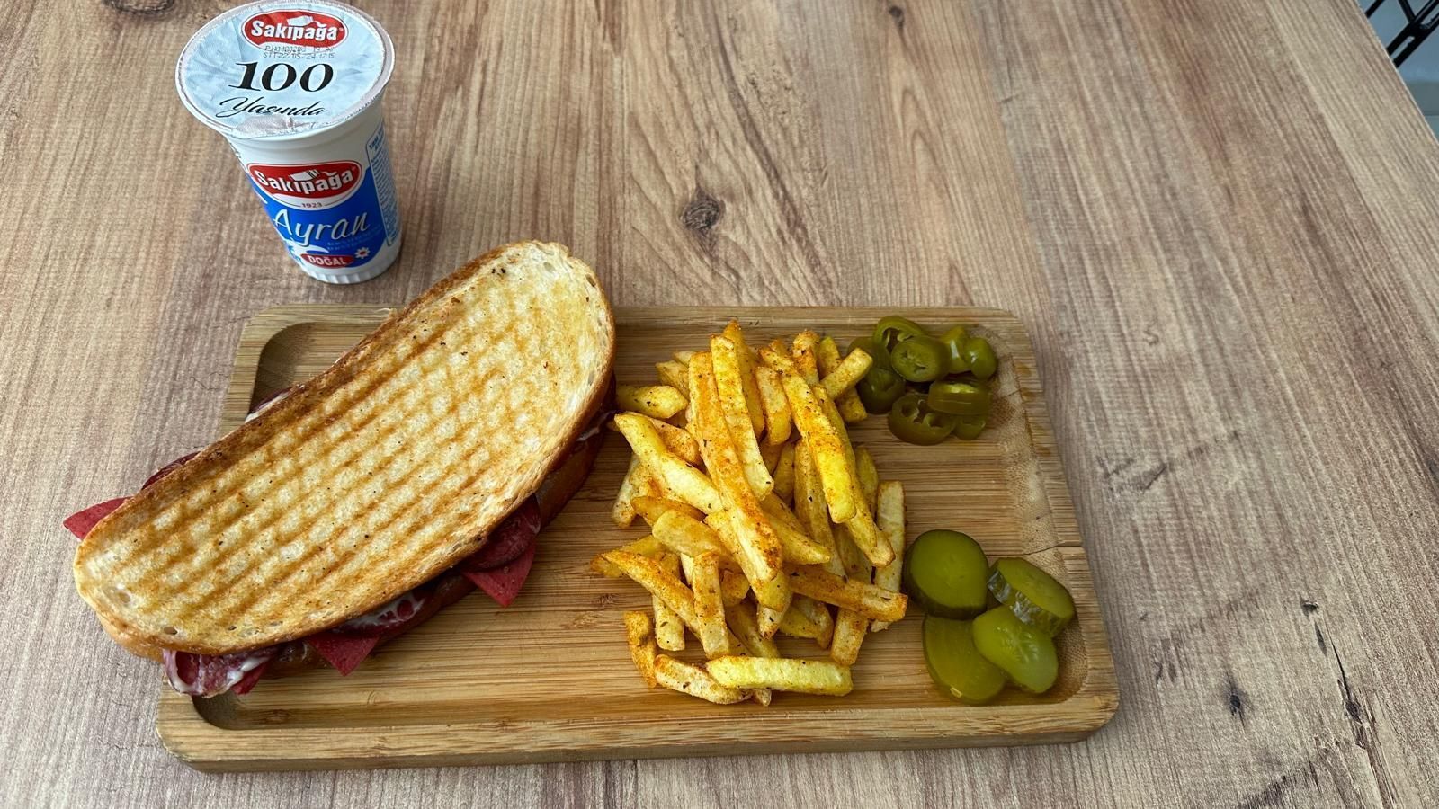 Ayvalık Tost Menü