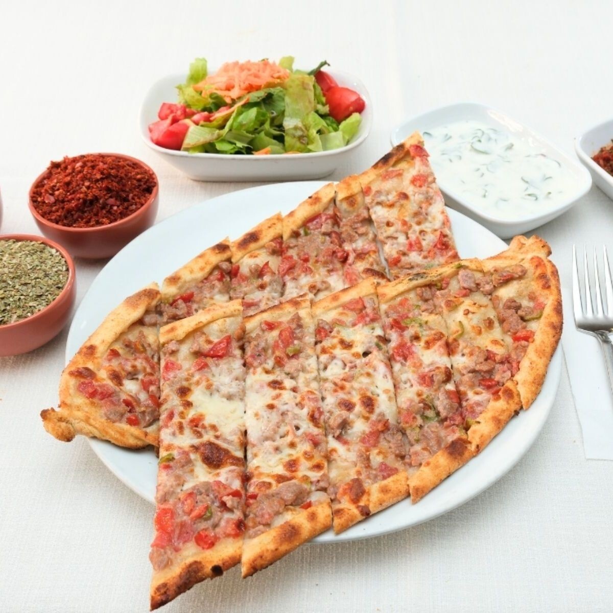 Kuşbaşılı Kaşarlı Pide