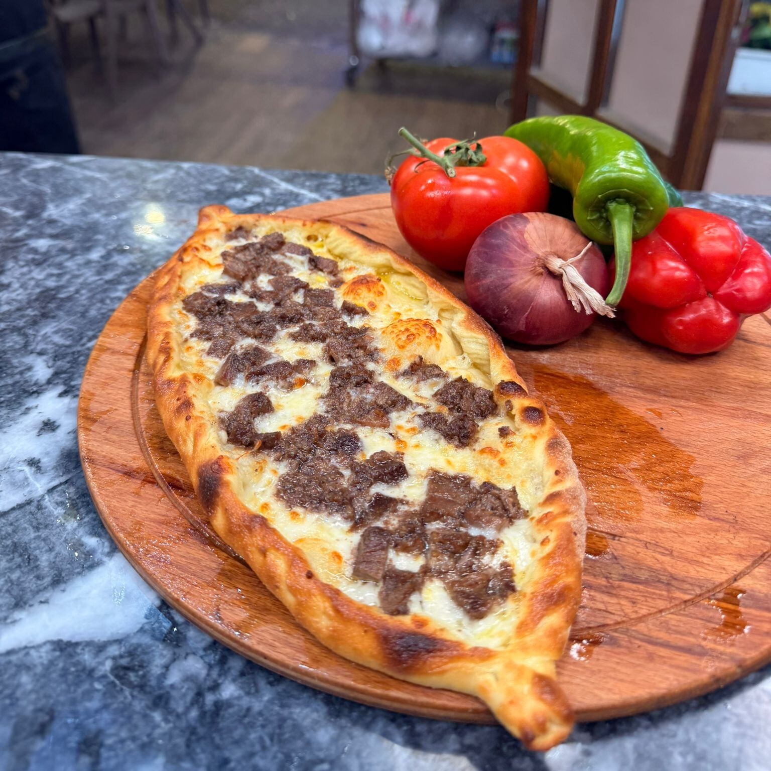 Kavurmalı Yumurtalı Pide
