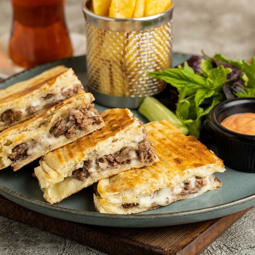 Kavurma Kaşar Tost
