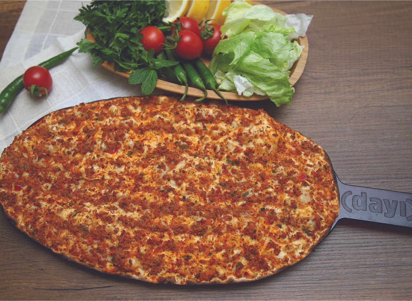 Sarımsaklı (Antep Usulü) Lahmacun
