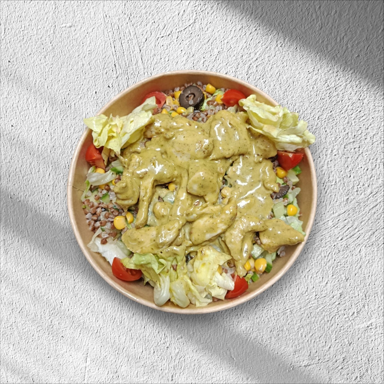 Pesto Soslu Tavuk Salata