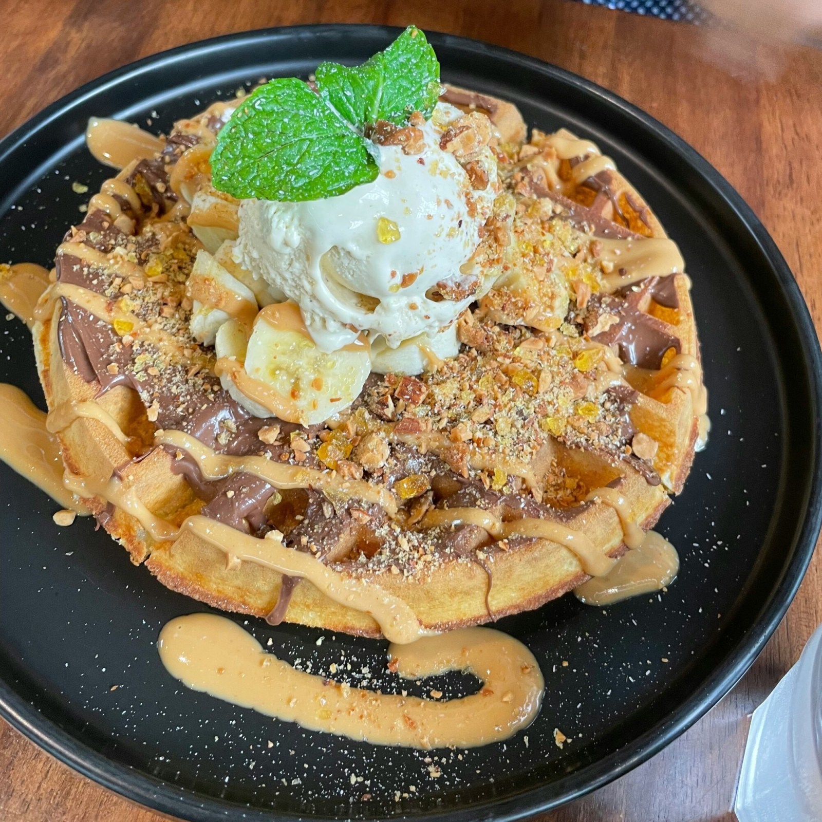 Karamel Çikolatalı Waffle (Tek Kişilik)