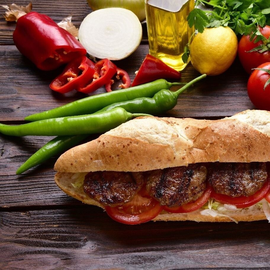 Yarım Ekmek Arası Izgara Köfte