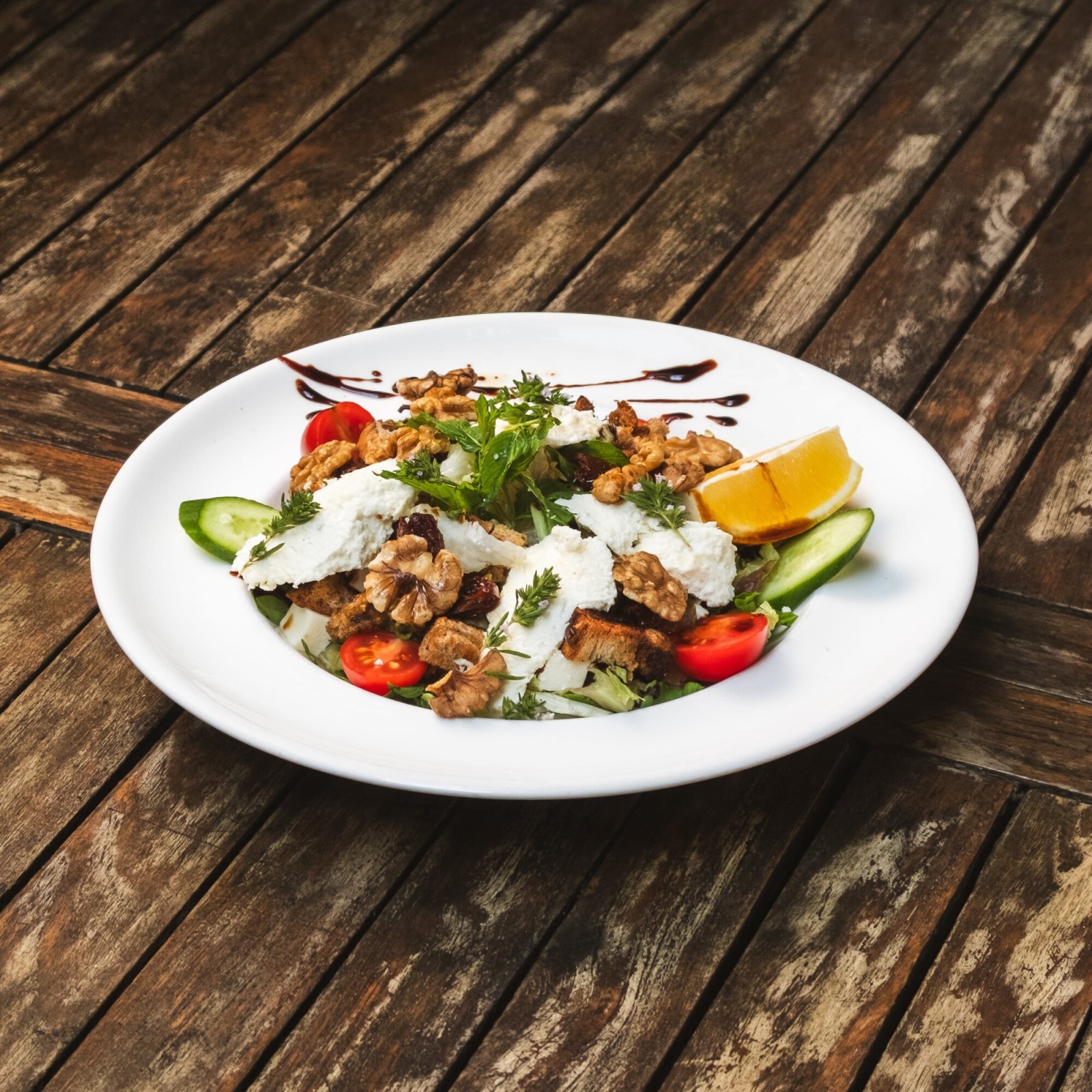 Keçi Peynirli Salata