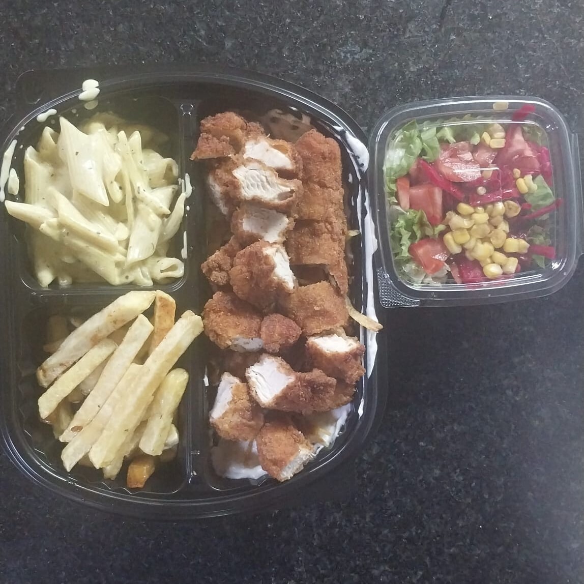 Yoğurtlu Tavuk Menü ( patates cipsi + makarna + salata + turşu )