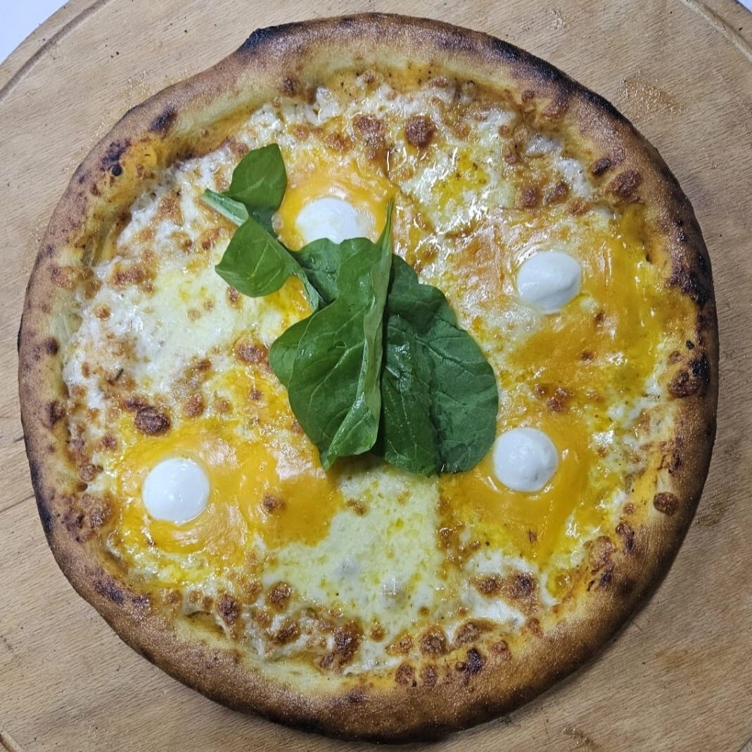3 Peynirli Pizza