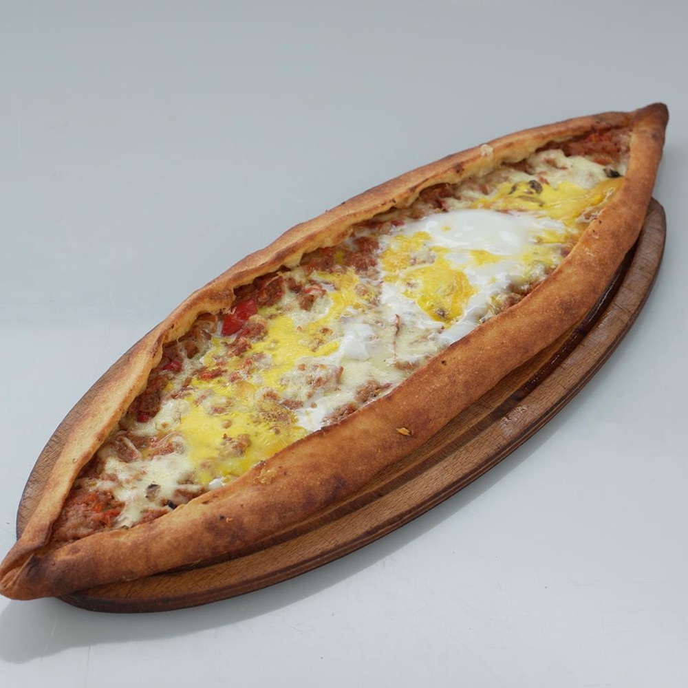 Kıymalı Kaşarlı Yumurtalı Pide