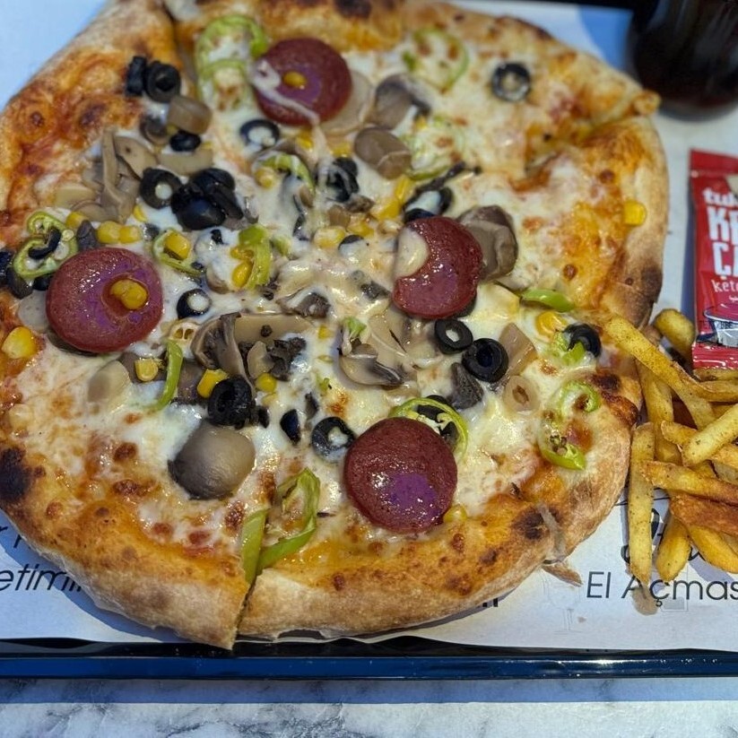 Karışık Pizza (Orta Boy)