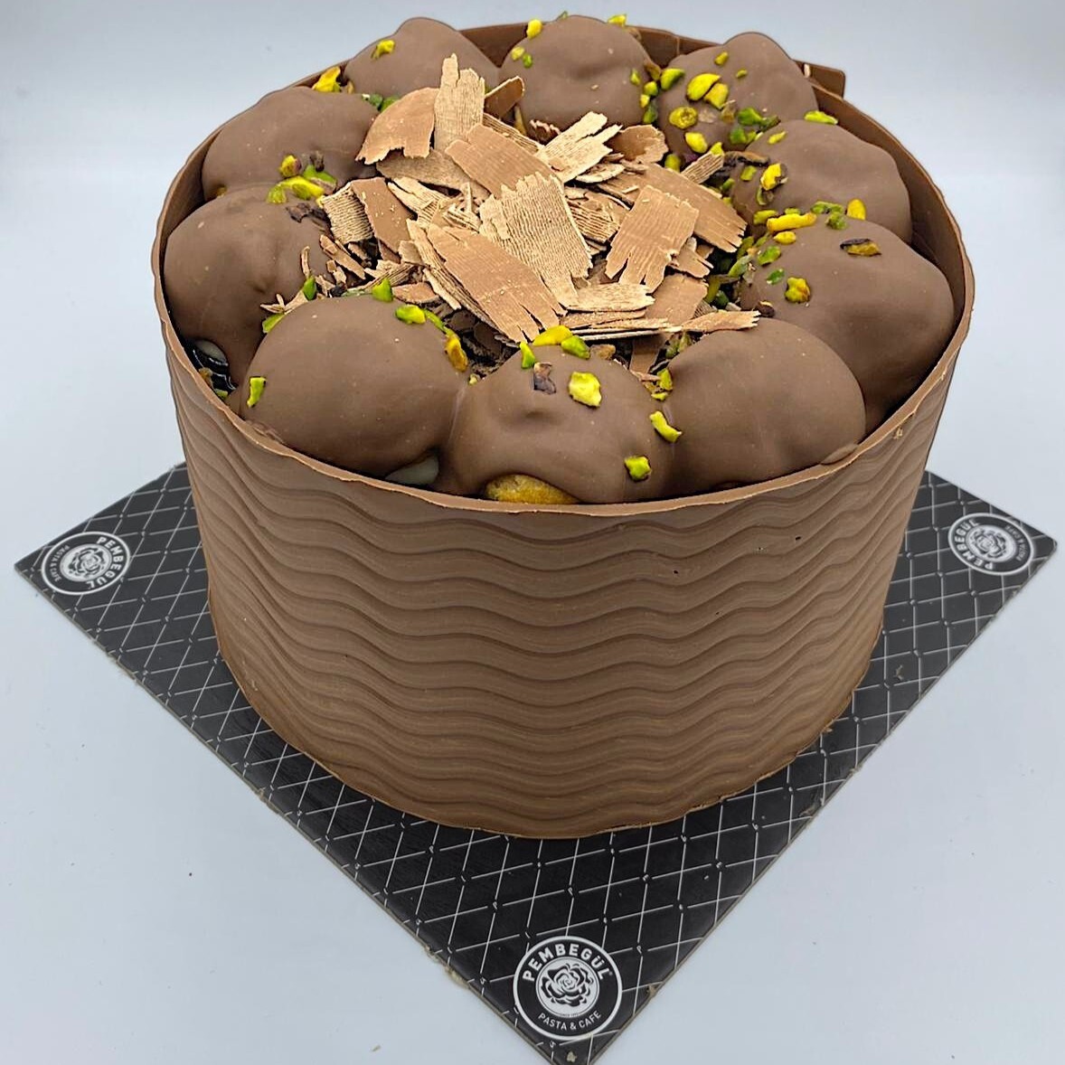 Profiterollü Yaş Pasta (Orta)