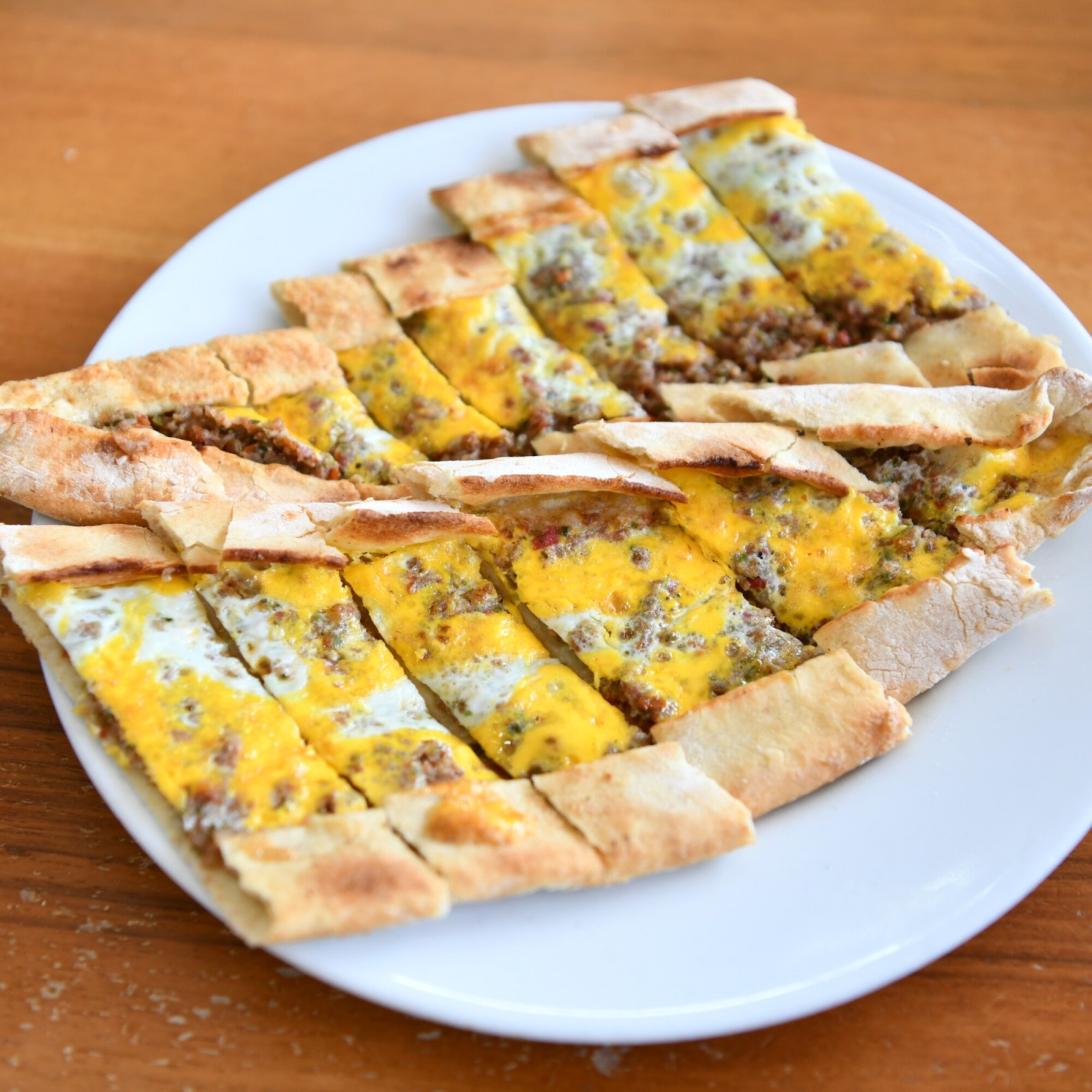 Kıymalı Yumurtalı Pide