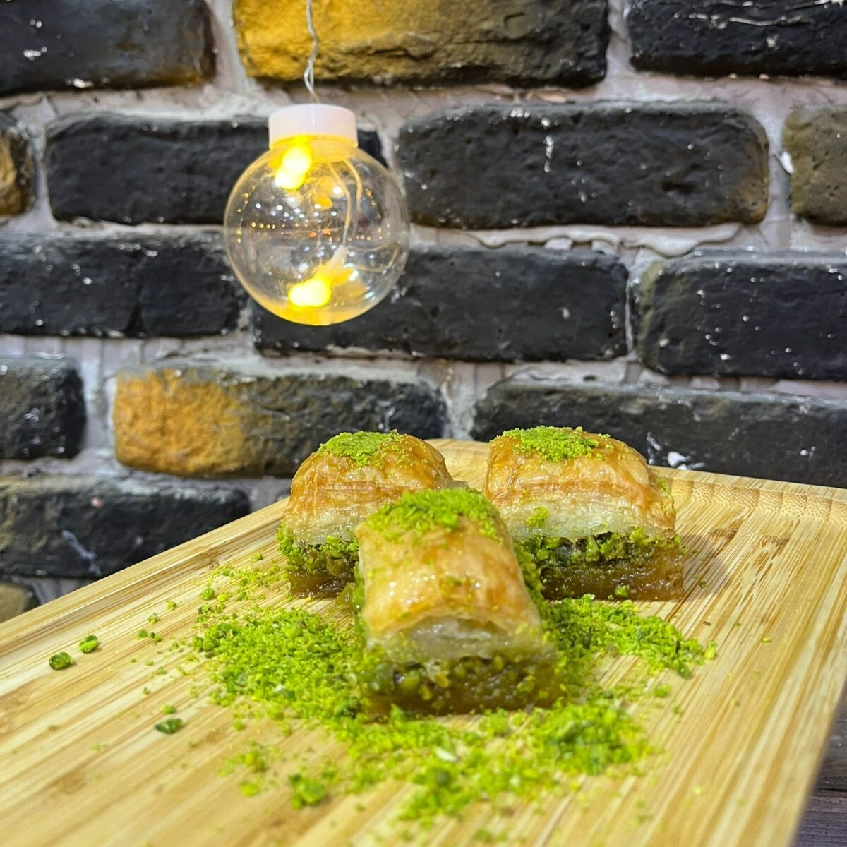 Tereyağlı Klasik Fıstıklı Baklava (1 kg)