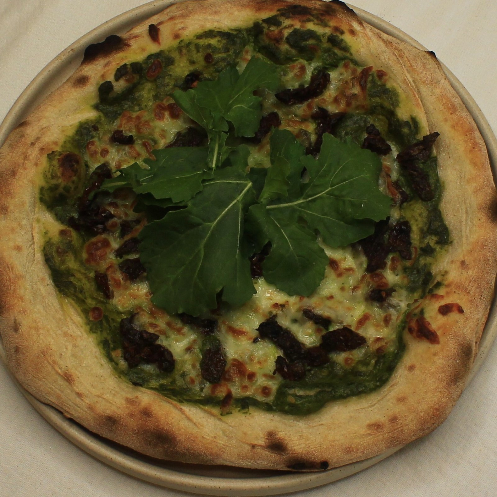Fesleğen Pestolu Pizza