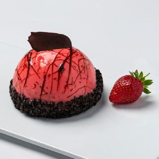 Dome Çilek Cake