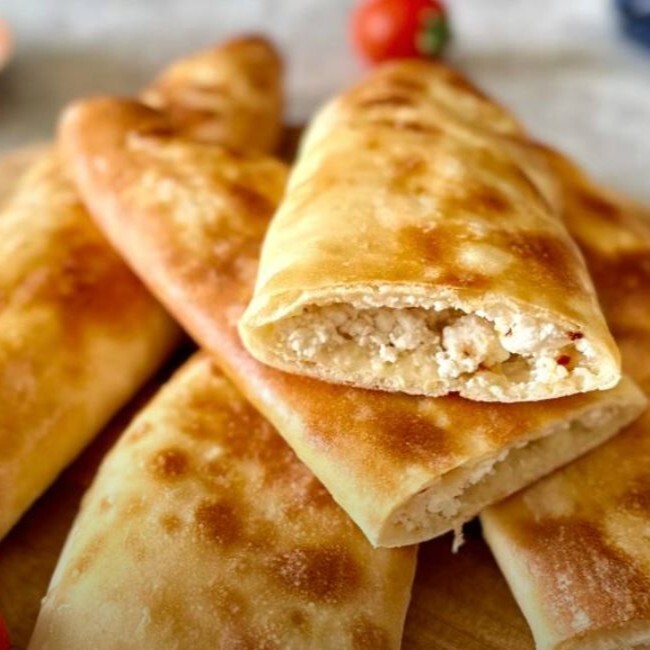 Kır Pidesi Peynirli