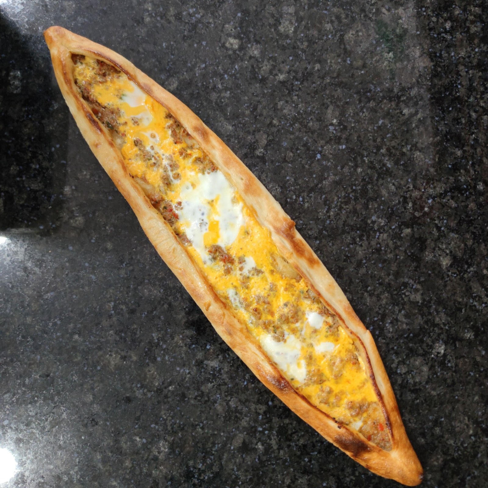 Kıymalı Yumurtalı Karadeniz Pidesi