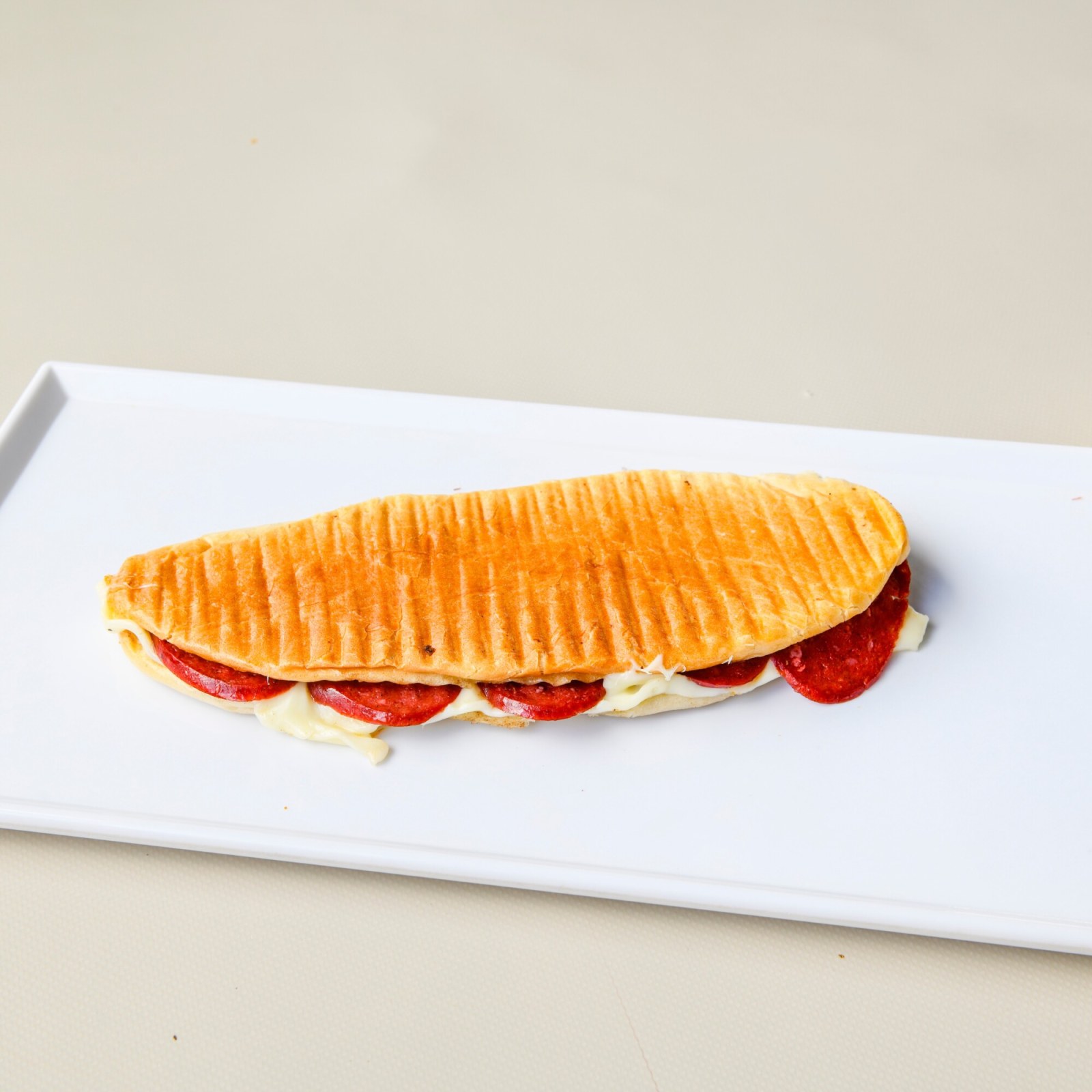 Ayvalık Ekmeğine Karışık Tost