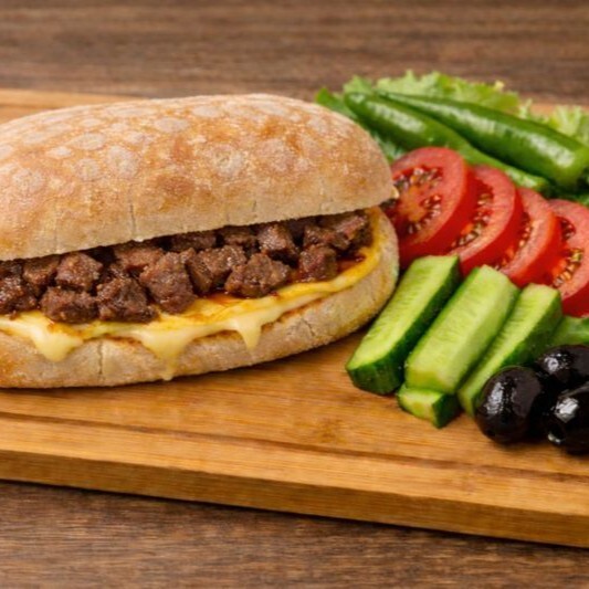 Omletli Kavurmalı Kaşarlı Tost