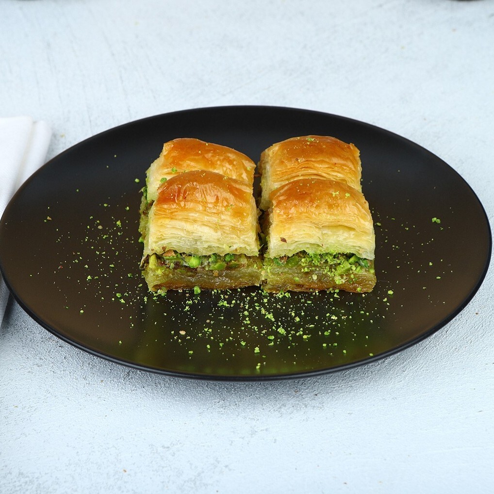 Sade Yağlı Fıstıklı Baklava (1kg)